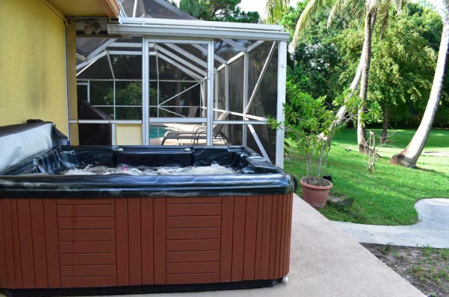Jupiter Waterfalls - Newly Updated - Tiki Hut, Fire Pit, Kitchen, Pool Heater And More Exteriör bild